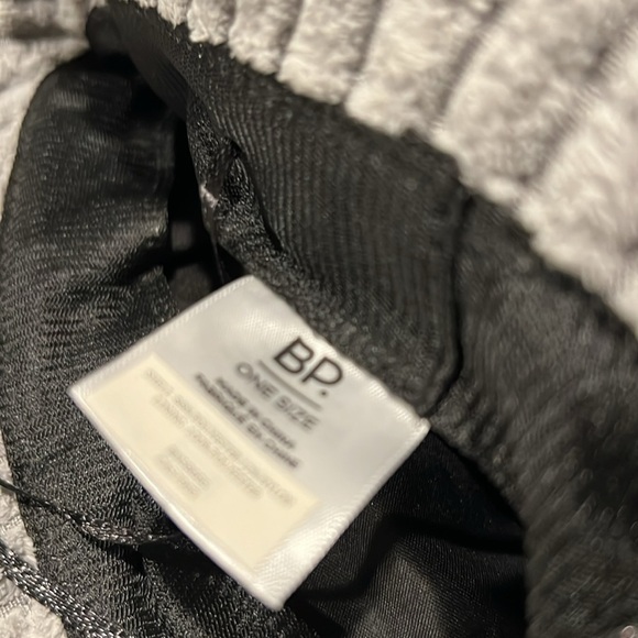 NWOT Bucket Hat - Picture 11 of 12